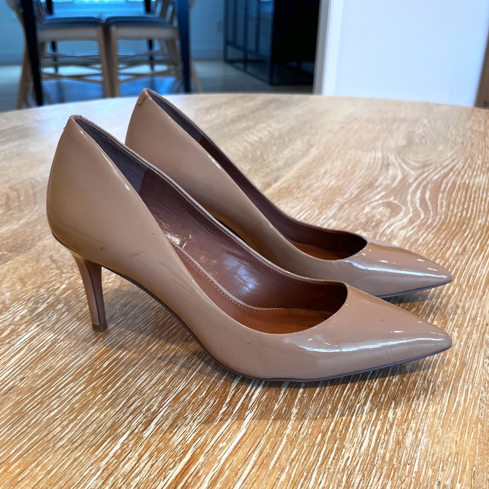 Vince Camuto Beige Tan Patent Pumps Size 7